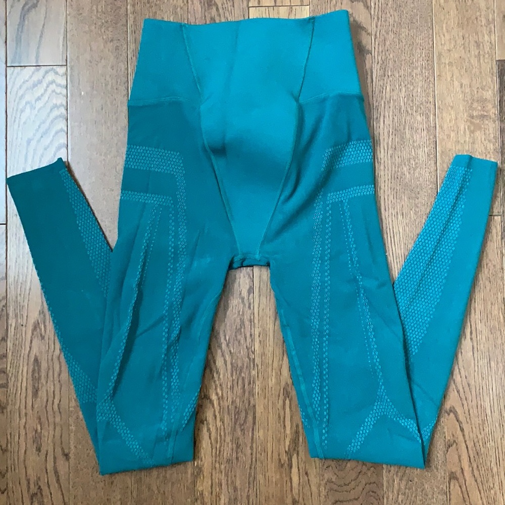 Fabletics High-Waisted SculptKnit Legging